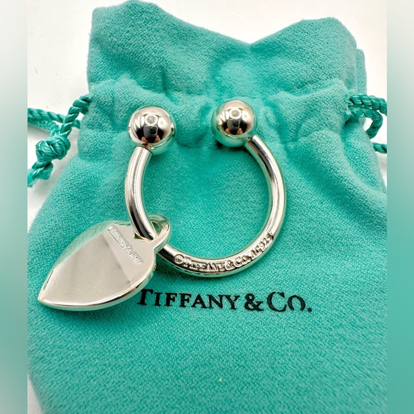 Silver Tiffany& Co Return To Tiffany Heart Key Ring & screwball closure w/logo - Picture 2 of 8